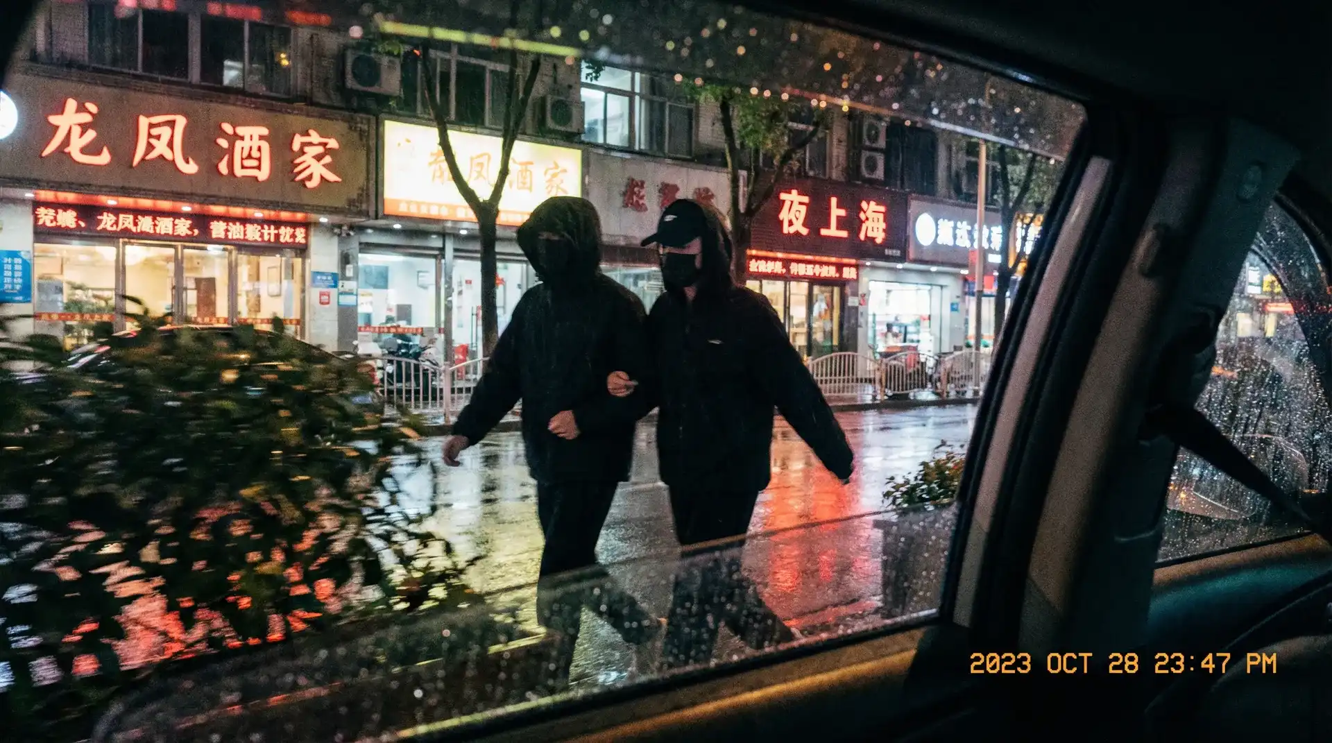 51官网 - 顶流明星深夜密会现场抓拍照片